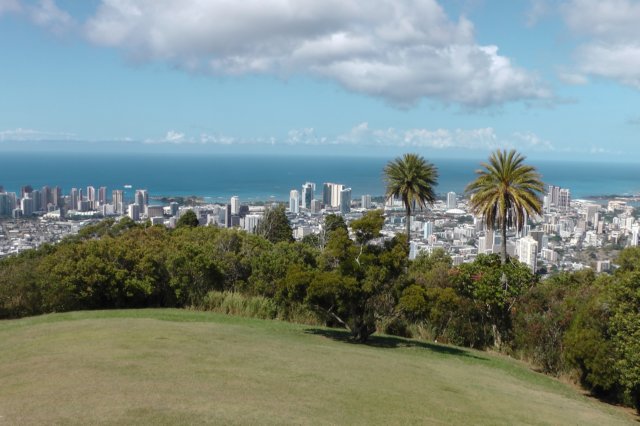 honoluluviewfrompuuualakaastatepark.jpg